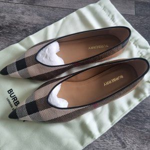 Burberry flat size 36.5 (new)